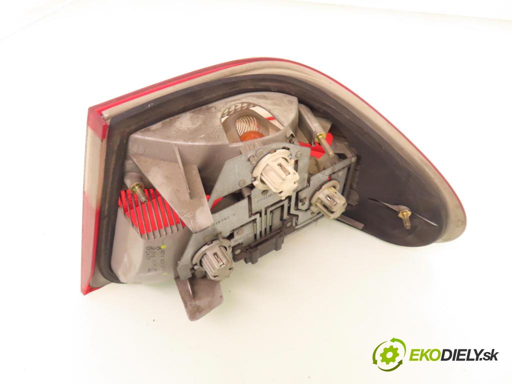 MERCEDES-BENZ KLASA E (W210) SEDAN 2001 105,00 2.2 CDI 143 - OM 611.961 2148,00 Svetlo ľavé zadné A2108203364