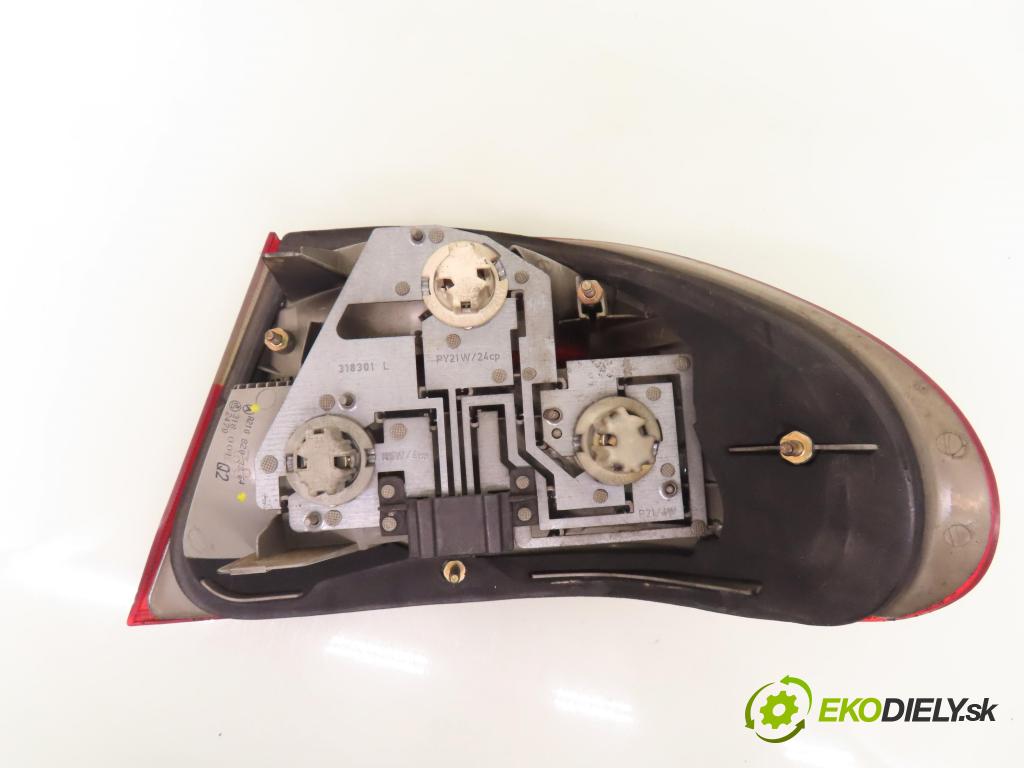 MERCEDES-BENZ KLASA E (W210) SEDAN 2001 105,00 2.2 CDI 143 - OM 611.961 2148,00 Svetlo ľavé zadné A2108203364