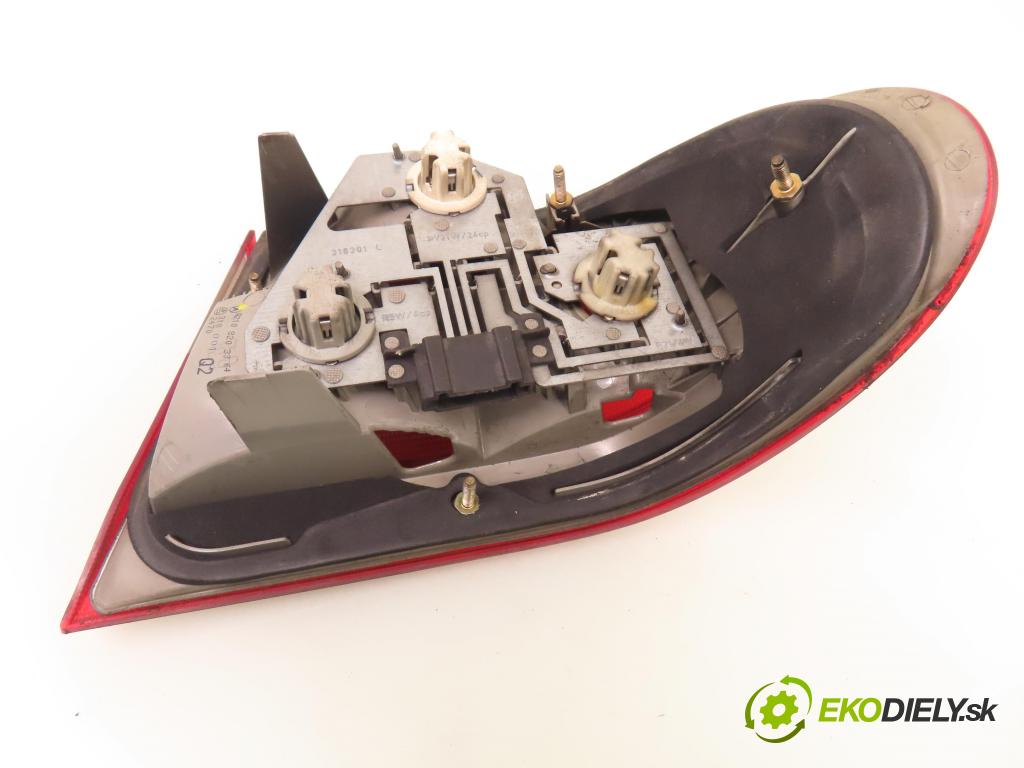 MERCEDES-BENZ KLASA E (W210) SEDAN 2001 105,00 2.2 CDI 143 - OM 611.961 2148,00 Svetlo ľavé zadné A2108203364