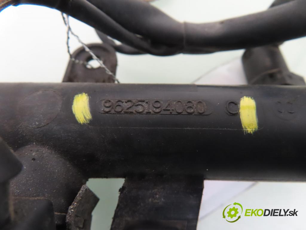 CITROEN BERLINGO / BERLINGO FIRST nadwozie wielkoprzestrzenne (MPV) KOMBIVAN 1999 55,00 1.4 i 75 - KFW 1360,00 lišta vstřikovací 9625194080 ; 01F002A ; 9638128080 (Vstřikovací lišta)