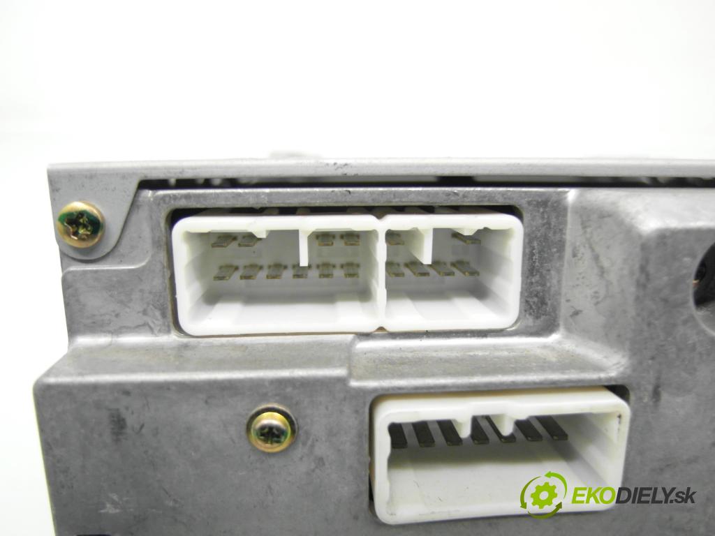TOYOTA COROLLA (_E12_) HB 2003 81,00 1.6 VVT-i (ZZE121_) - 3ZZ-FE 1598,00 RADIO CD 861201A180