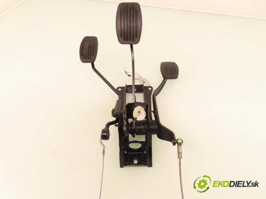 SKODA FELICIA II (6U1) HB 1999 40,00 1.3 - AMG 1289,00 PEDALY: 443611013030