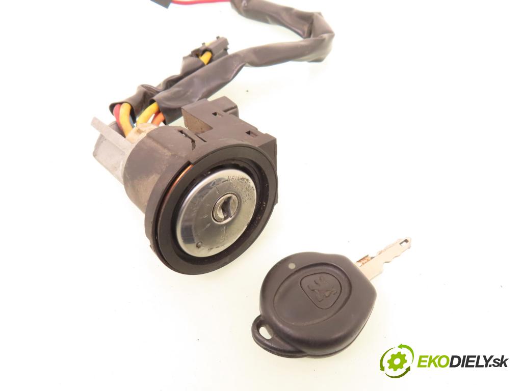 PEUGEOT 206 liftback (2A/C) HB 2001 55,00 1.4 75 - KFW 1360,00 spinačka / imobilizéra IMMO / Riadiaca jednotka 9643134680 ; S105872300 ; 9627269180