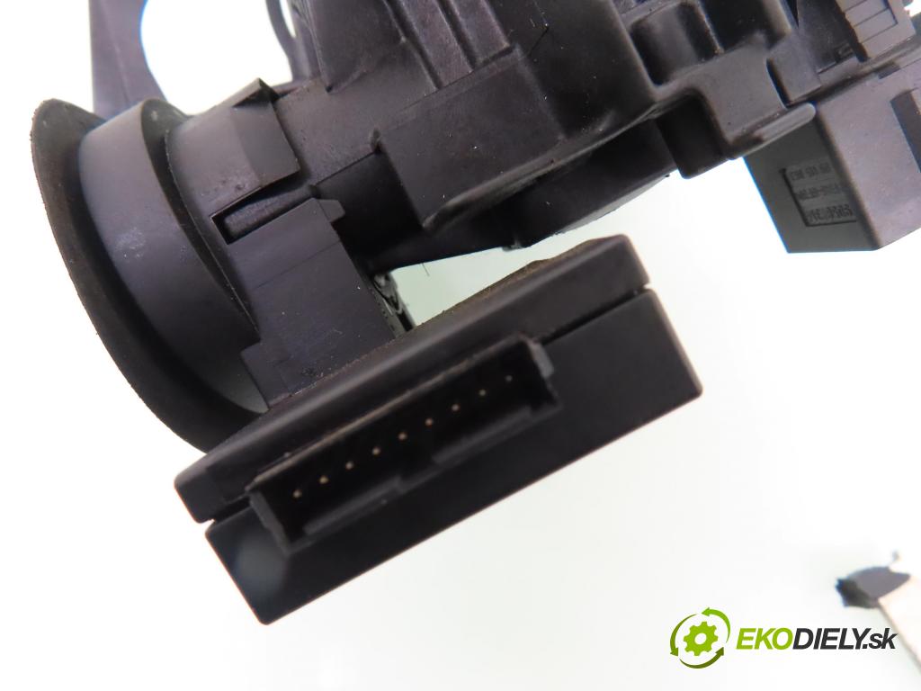 OPEL CORSA C (X01) HB 2004 55,00 1.2 16V 75 - Z 12 XE 1199,00 spinačka 90589313 ; 90589389 ; 24413106 (Spínacia skrinka)