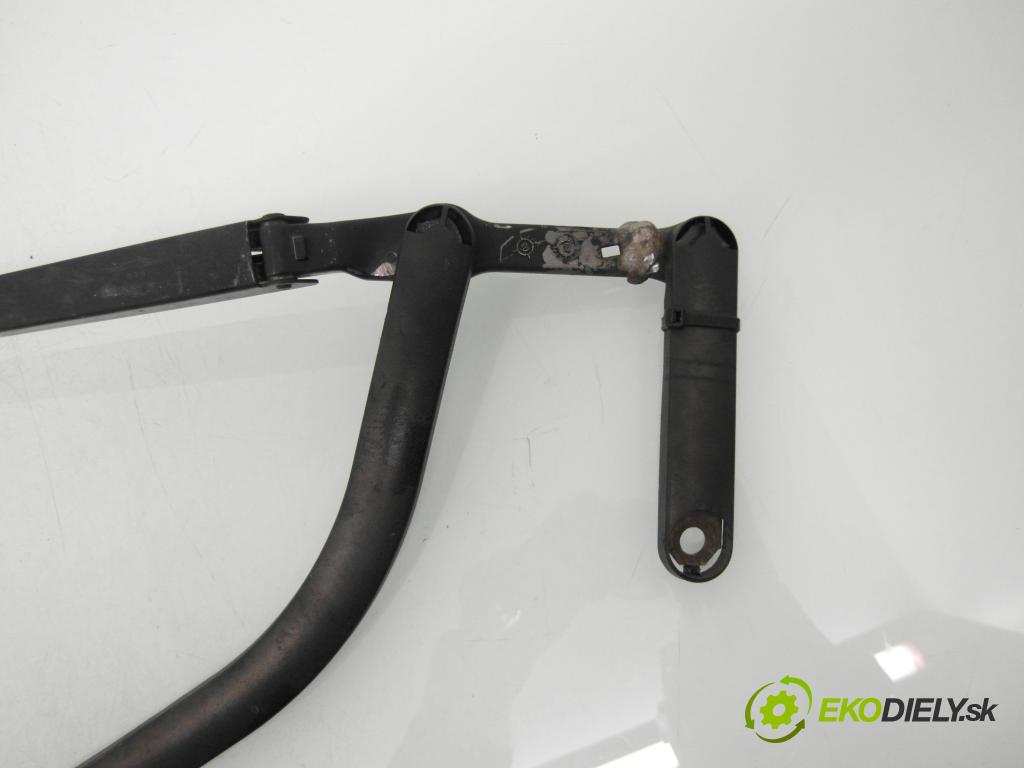 RENAULT SCENIC II (JM0/1_) MINIVAN 2003 83,00 1.6 (JM0C, JM0J, JM1B) - K4M 782 1598,00 RAMENO: stierače PP 8200113231