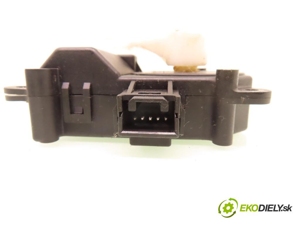 TOYOTA COROLLA (_E12_) HB 2002 81,00 1.6 VVT-i (ZZE121_) - 3ZZ-FE 1598,00 Motorček dverí kúrenia AE0637008930