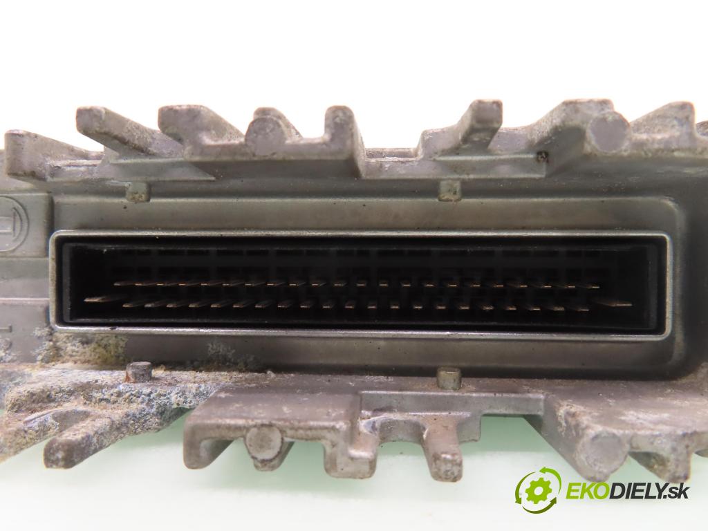 VW POLO (6N1) HB 1995 33,00 1.0 45 - AEV 1043,00 spinačka / imobilizéra IMMO / Riadiaca jednotka 0261203744 ; 830906026AC ; 357905851D