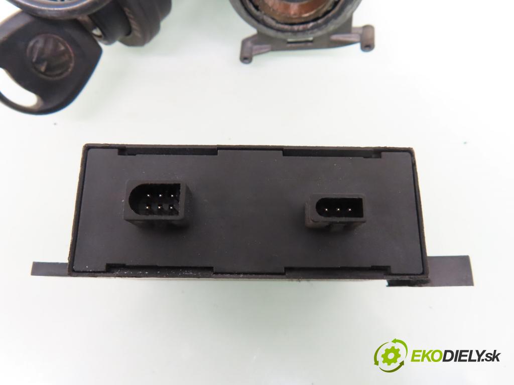 VW POLO (6N1) HB 1995 33,00 1.0 45 - AEV 1043,00 spinačka / imobilizéra IMMO / Riadiaca jednotka 0261203744 ; 830906026AC ; 357905851D