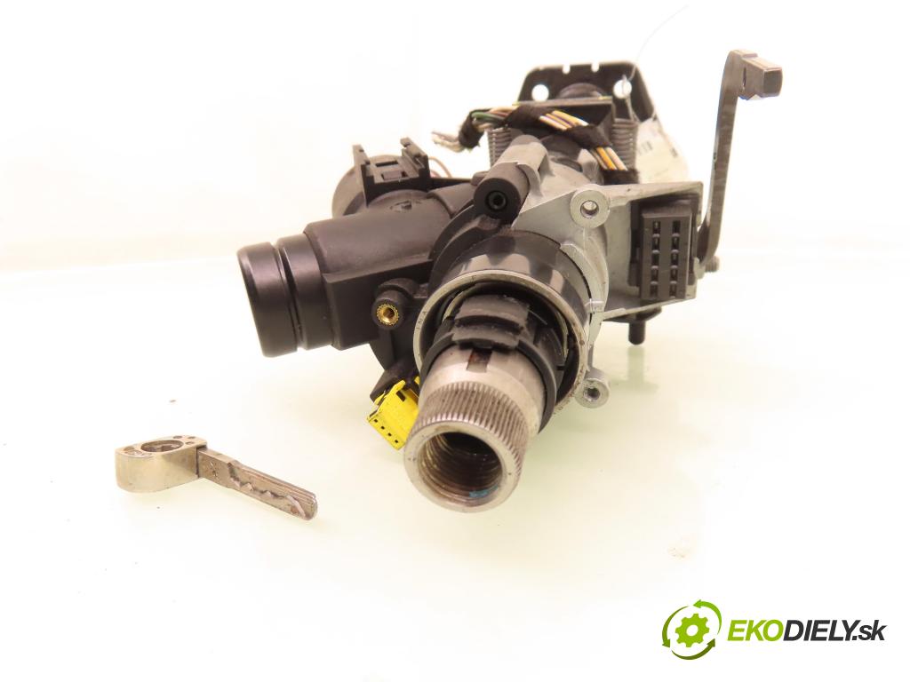 MERCEDES-BENZ KLASA A (W168) HB 1998 60,00 1.4 A 140 82 - M 166.940 1397,00 spinačka A1684820184 ; A1684600916 (Spínacia skrinka)