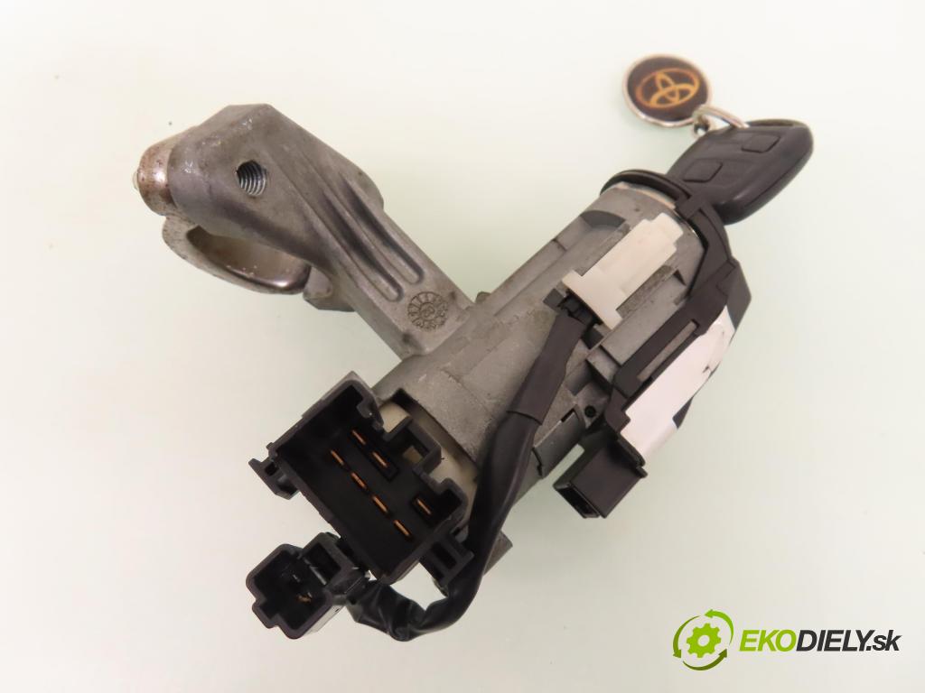 TOYOTA COROLLA (_E12_) HB 2002 81,00 1.6 VVT-i (ZZE121_) - 3ZZ-FE 1598,00 spínačka / imobilizéra IMMO / řídící jednotka 8966113250 ; 1752008301 ; 8264113040