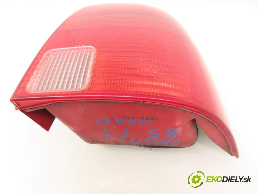 VW PASSAT B5 Variant (3B5) KOMBI 1998 81,00 1.9 TDI 110 - AFN 1896,00 Svetlo pravé zadné 389945257