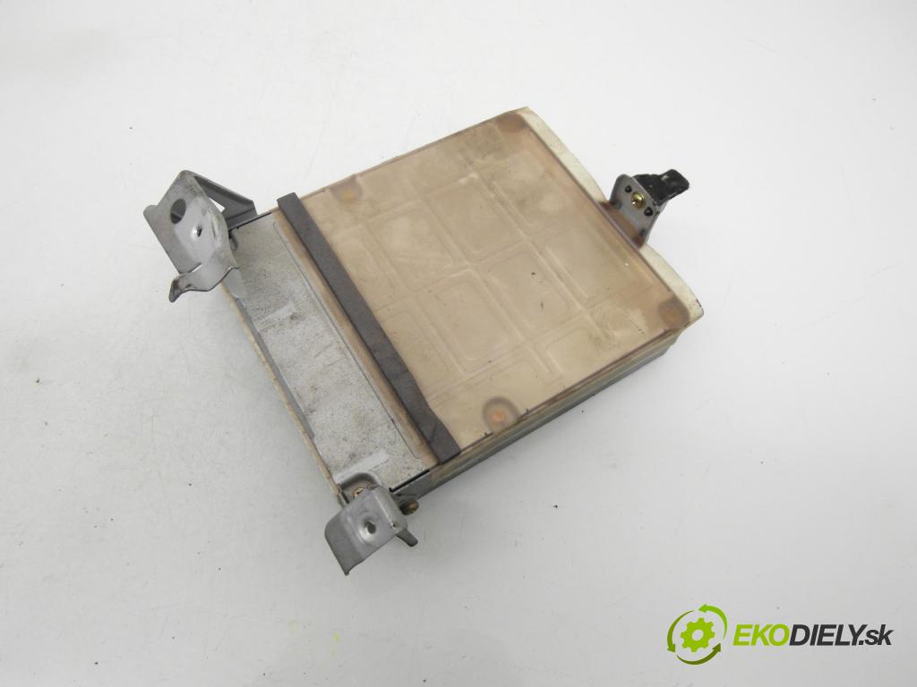 TOYOTA YARIS (_P1_) HB 2000 50,00 1.0 VVT- i 68 - 1SZ-FE 998,00 řídící jednotka motora 8966152063 ; 2110007213