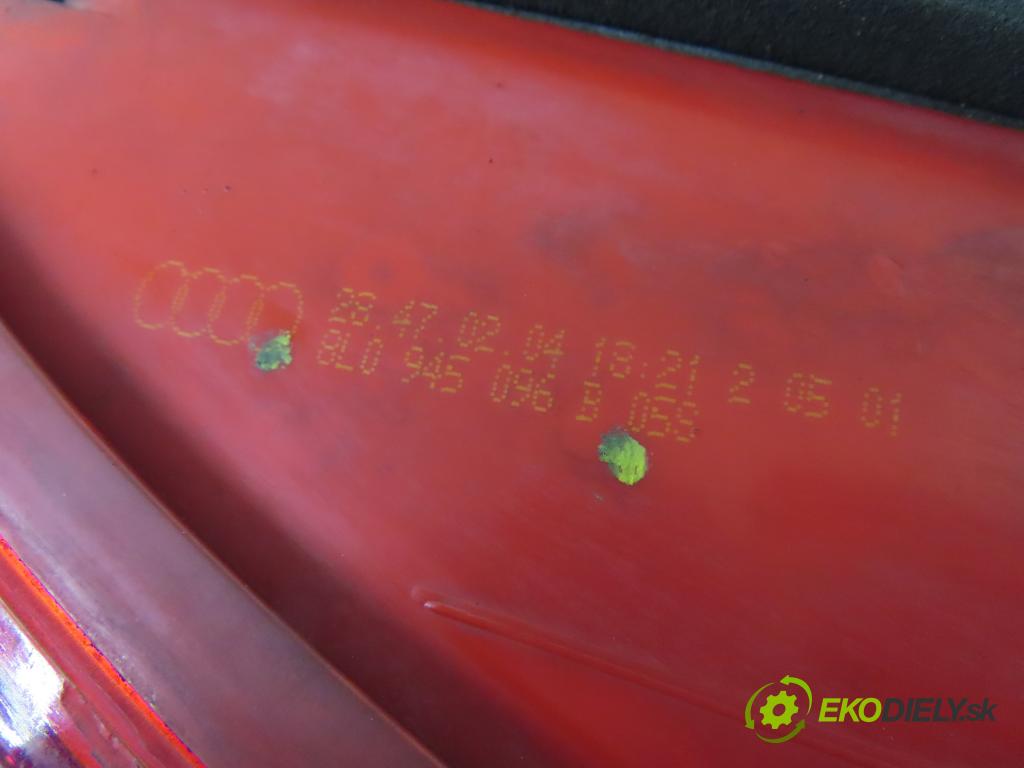 AUDI A3 (8L1) HB 1998 74,00 1.6 - AKL 1595,00 světlo pravé zadní 8L0945096B