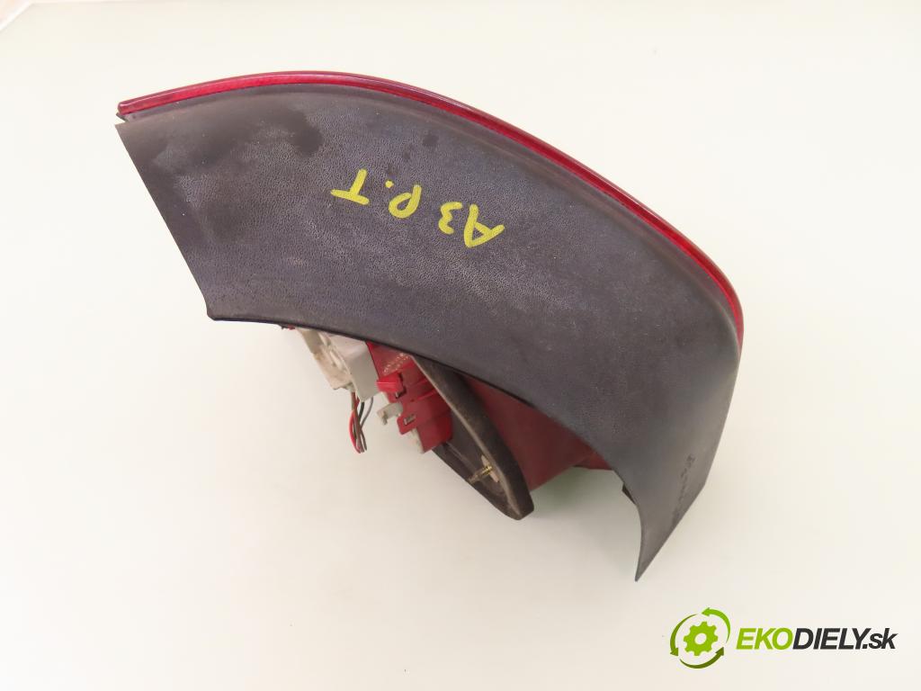 AUDI A3 (8L1) HB 1998 74,00 1.6 - AKL 1595,00 světlo pravé zadní 8L0945096B