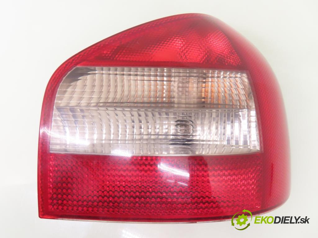 AUDI A3 (8L1) HB 1998 74,00 1.6 - AKL 1595,00 světlo pravé zadní 8L0945096B