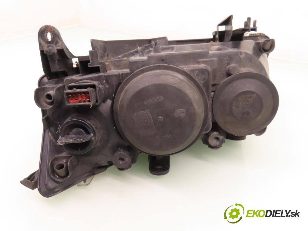 SAAB 9-3 (YS3F) SEDAN 2004 92,00 2.2 TiD - D223L 2171,00 Svetlo PP 15582600