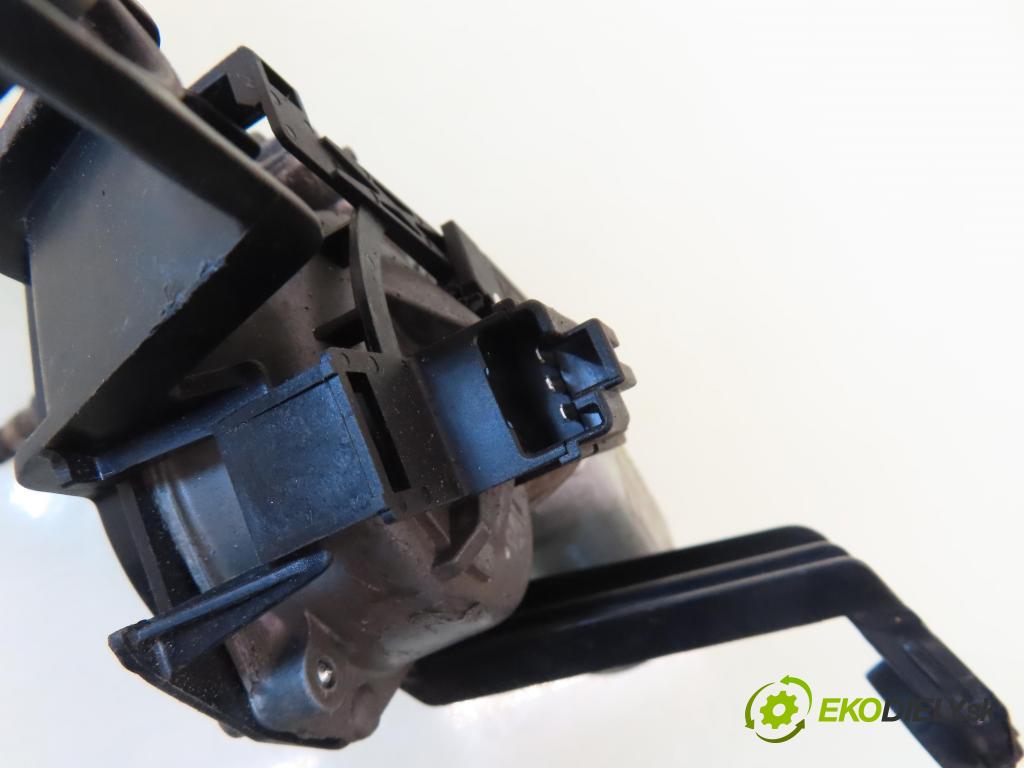 TOYOTA YARIS (_P1_) HB 2001 50,00 1.0 VVT- i 68 - 1SZ-FE 998,00 Motorček stierače zadné 53014212 ; 53014212