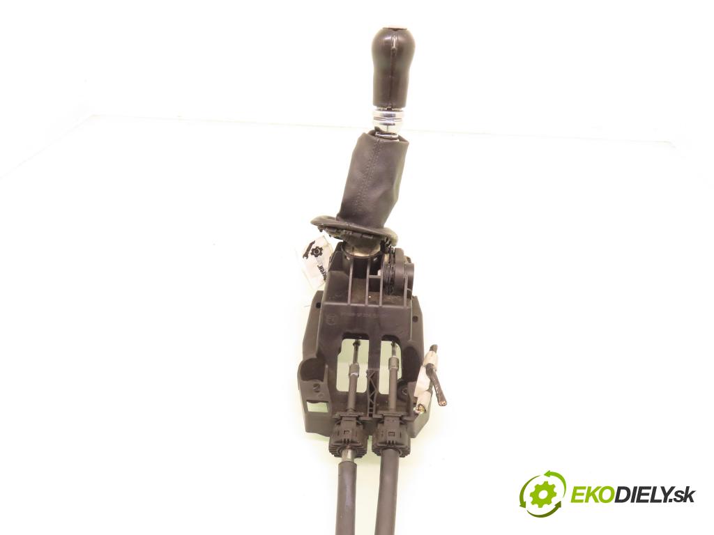 TOYOTA COROLLA kombi (_E12_) KOMBI 2004 81,00 1.6 VVT-i (ZZE121_) - 3ZZ-FE 1598,00 ZVEDÁK: 