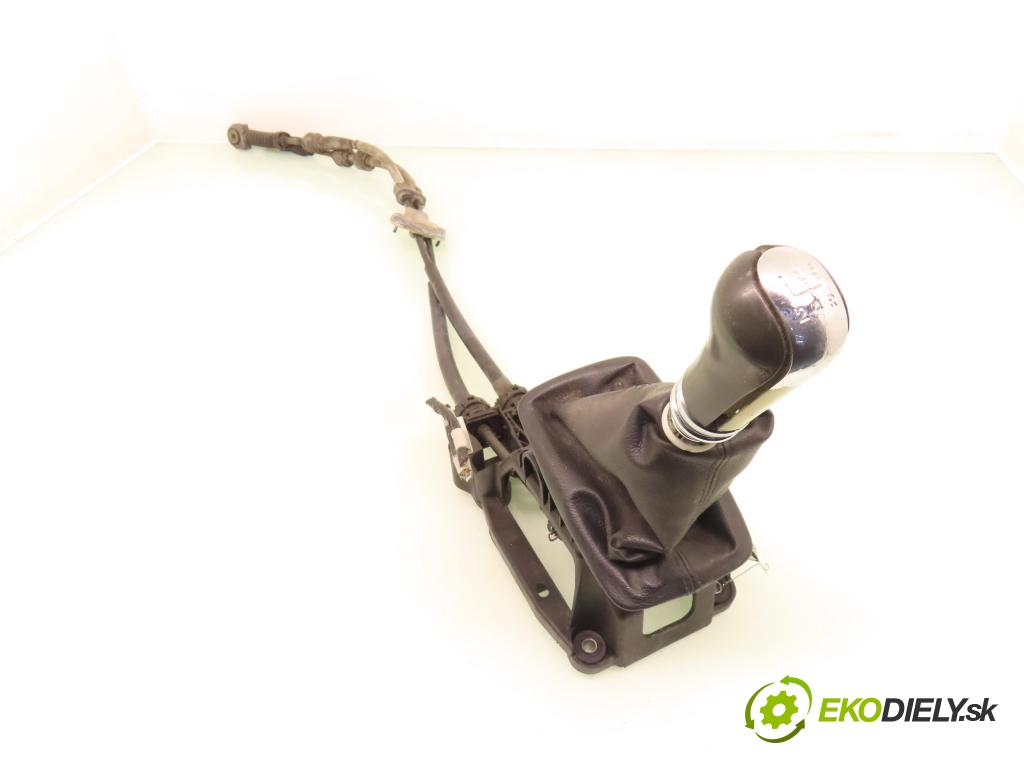 TOYOTA COROLLA kombi (_E12_) KOMBI 2004 81,00 1.6 VVT-i (ZZE121_) - 3ZZ-FE 1598,00 ZVEDÁK: