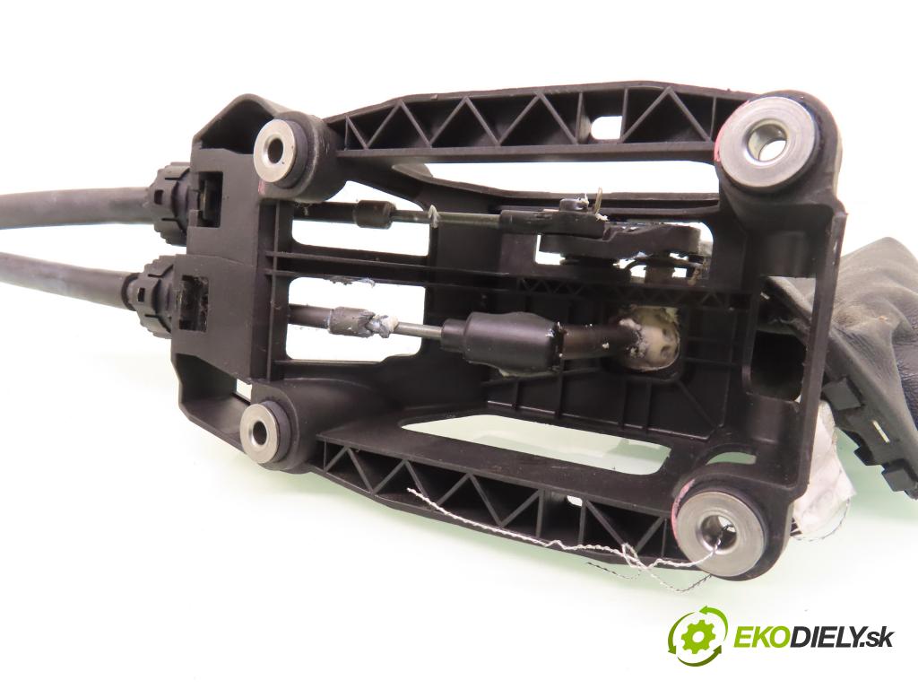 TOYOTA COROLLA kombi (_E12_) KOMBI 2004 81,00 1.6 VVT-i (ZZE121_) - 3ZZ-FE 1598,00 ZVEDÁK: