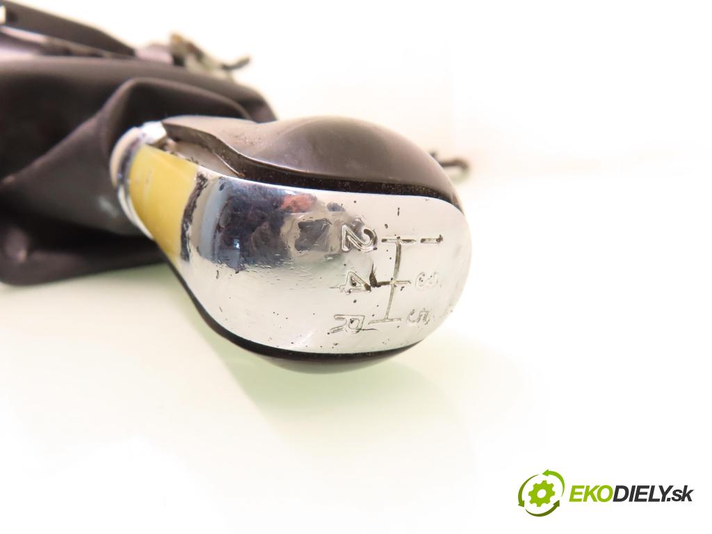 TOYOTA COROLLA kombi (_E12_) KOMBI 2004 81,00 1.6 VVT-i (ZZE121_) - 3ZZ-FE 1598,00 ZVEDÁK: