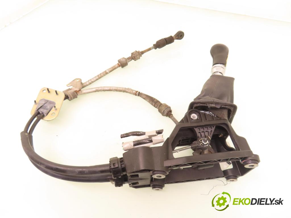 TOYOTA COROLLA kombi (_E12_) KOMBI 2004 81,00 1.6 VVT-i (ZZE121_) - 3ZZ-FE 1598,00 ZVEDÁK: