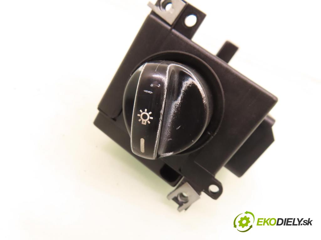 MERCEDES-BENZ KLASA A (W168) HB 1998 66,00 1.7 CDI 90 1689,00 prepínač svetlá 1685450104