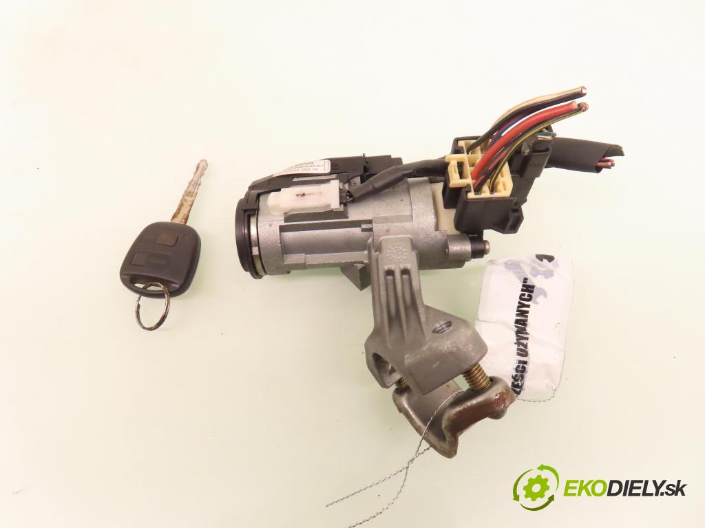 TOYOTA COROLLA kombi (_E12_) KOMBI 2004 81,00 1.6 VVT-i (ZZE121_) - 3ZZ-FE 1598,00 spinačka / imobilizéra IMMO / Riadiaca jednotka 8966102B80 ; MB2750008801 ; 8264102040