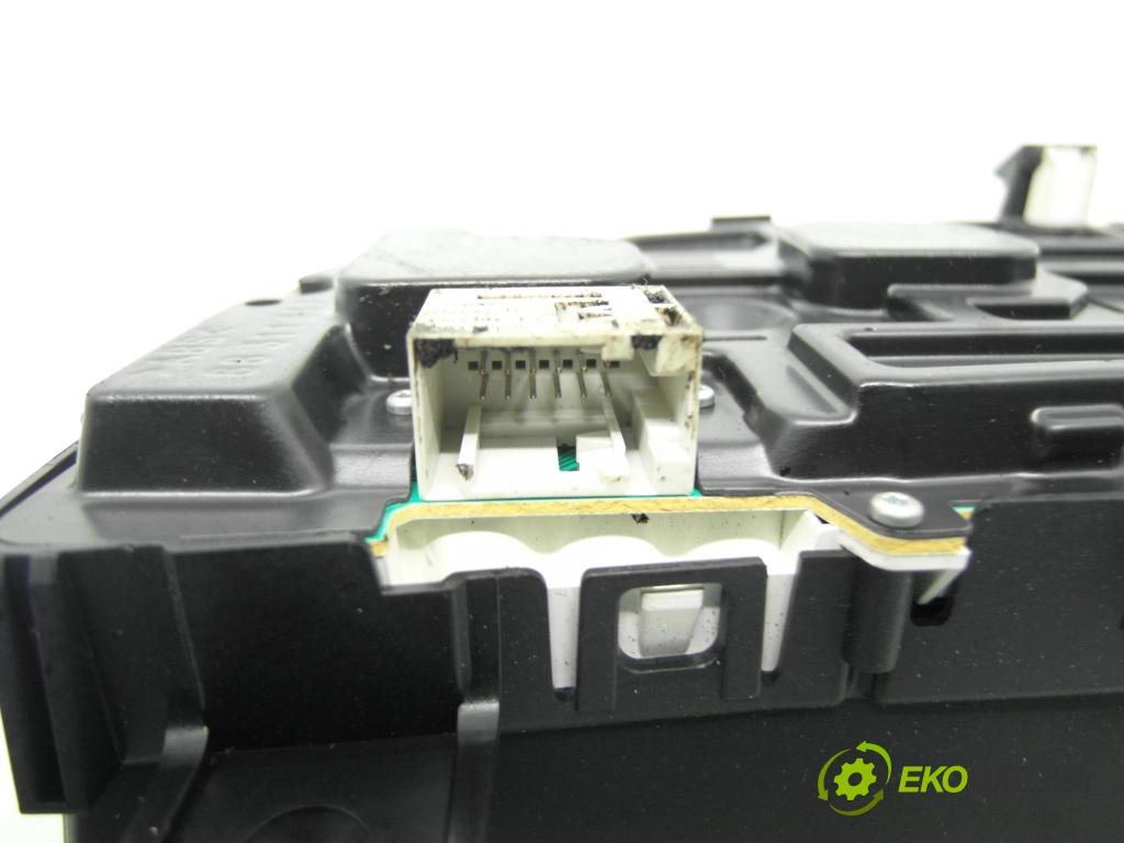 OPEL VECTRA C (Z02) LIFTBACK 2004 74,00 2.0 DTI 16V 101 - Y 20 DTH 1995,00 Prístrojovka elektrický 13144229UE