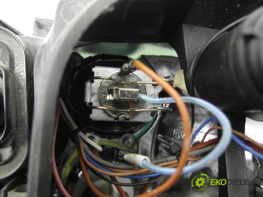 VW GOLF IV (1J1) HB 1999 74,00 1.6 - AKL 1595,00 světlo LP 1J1941017K ; 89307375