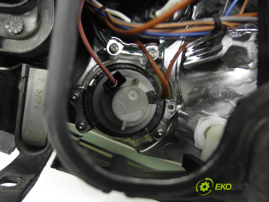 VW GOLF IV (1J1) HB 1999 74,00 1.6 - AKL 1595,00 světlo LP 1J1941017K ; 89307375