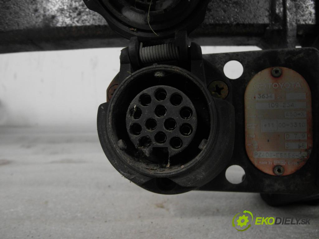 TOYOTA COROLLA kombi (_E12_) KOMBI 2004 81,00 1.6 VVT-i (ZZE121_) - 3ZZ-FE 1598,00 Hák