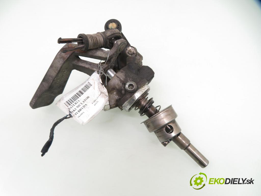 SKODA FABIA I Combi (6Y5) KOMBI 2004 47,00 1.2 - AZQ 1198,00 Kulisa prevodovky 6Q0711051