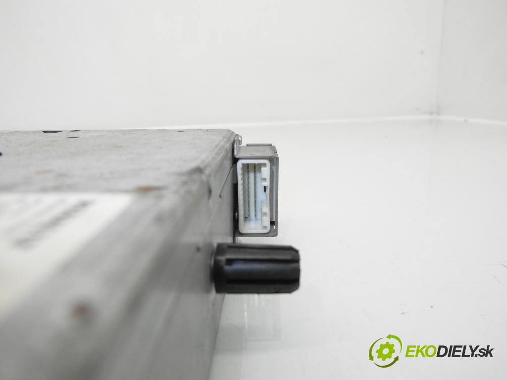 RENAULT SCENIC II (JM0/1_) MINIVAN 2008 96,00 1.9 dCi - F9Q 803 1870,00 RADIO CD 8200562764C