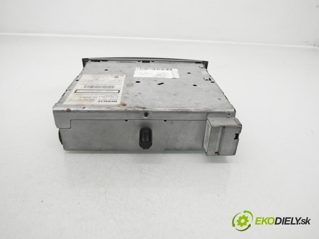 RENAULT SCENIC II (JM0/1_) MINIVAN 2008 96,00 1.9 dCi - F9Q 803 1870,00 RADIO CD 8200562764C