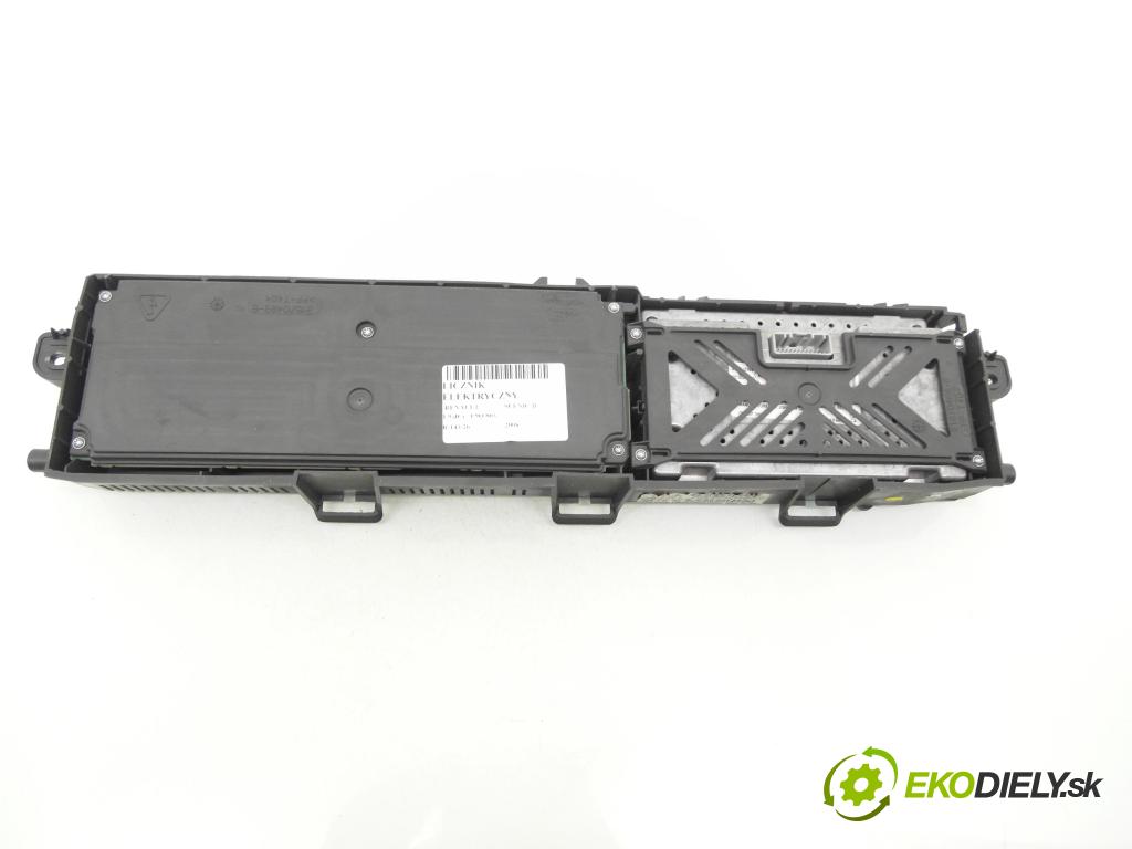 RENAULT SCENIC II (JM0/1_) MINIVAN 2008 96,00 1.9 dCi - F9Q 803 1870,00 Prístrojovka elektrický P8200704466D ; J84HGA6