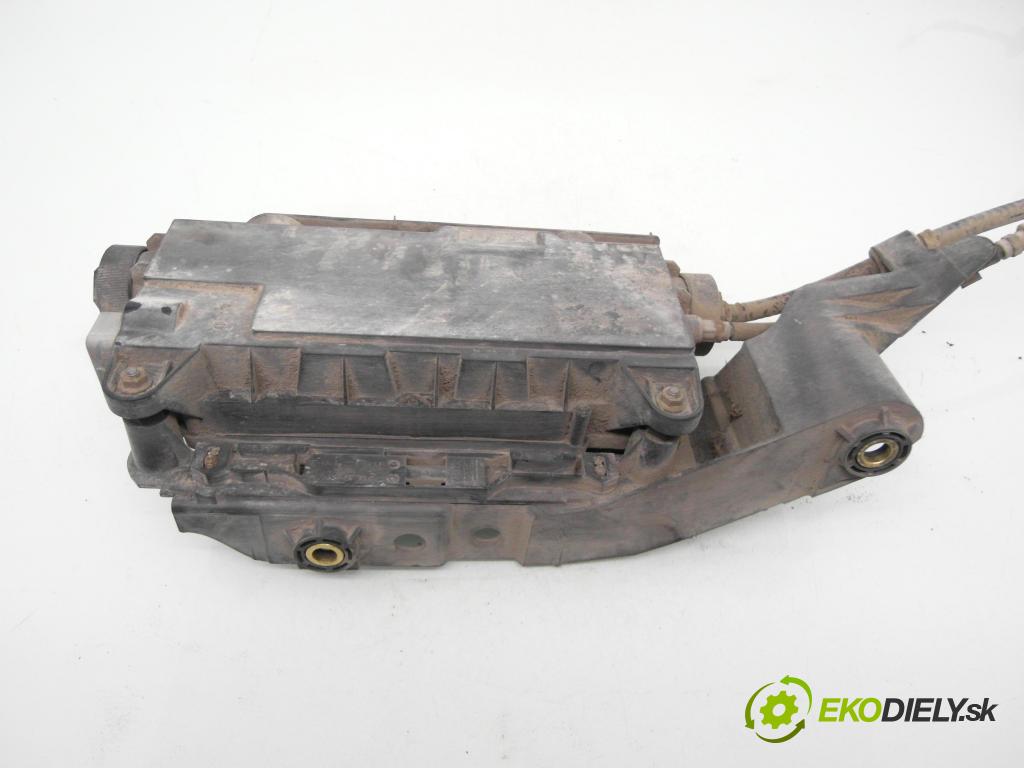 RENAULT SCENIC II (JM0/1_) MINIVAN 2008 96,00 1.9 dCi - F9Q 803 1870,00 BRZDA: ručny elektrický 8200734627