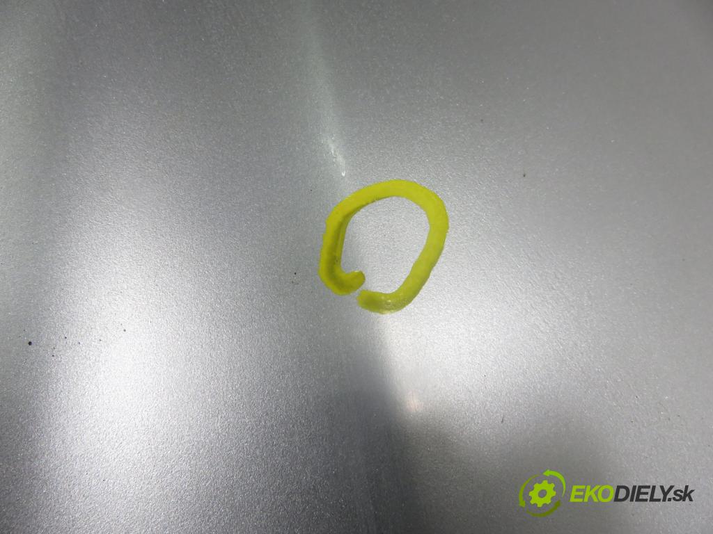 TOYOTA RAV 4 II (_A2_) SUV 2004 85,00 2.0 D-4D 4WD 116 - 1CD-FTV 1995,00 Kapota  (Kapota)