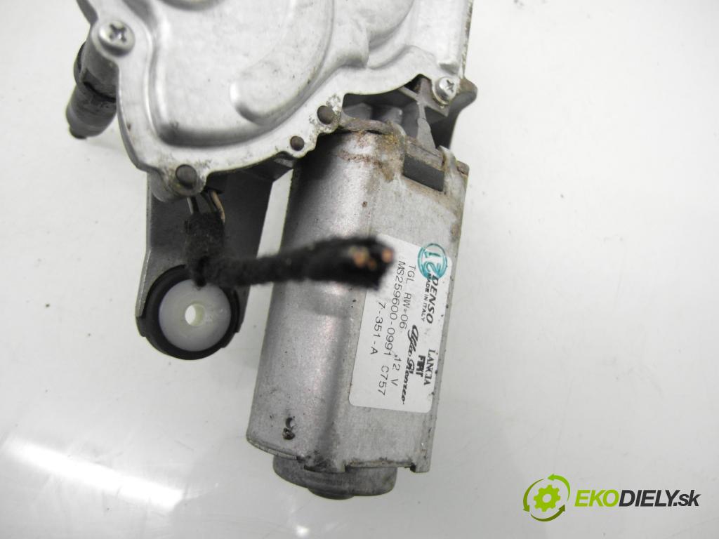 FIAT BRAVO II (198_) HB 2008 88,00 1.9 D Multijet - 192 A8.000 1910,00 Motorček stierače zadné MS2596000991