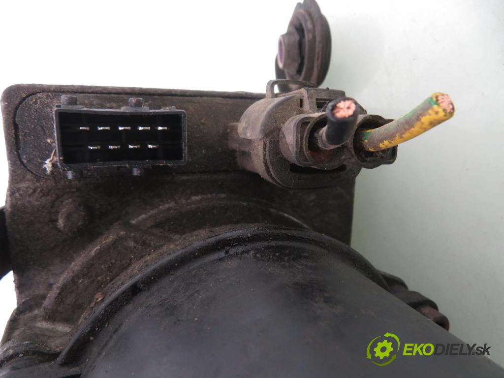 PEUGEOT 307 (3A/C) HB 2003 55,00 1.4 - KFW (TU3JP) 1360,00 Pumpa servočerpadlo 9647155780 ; 113092
