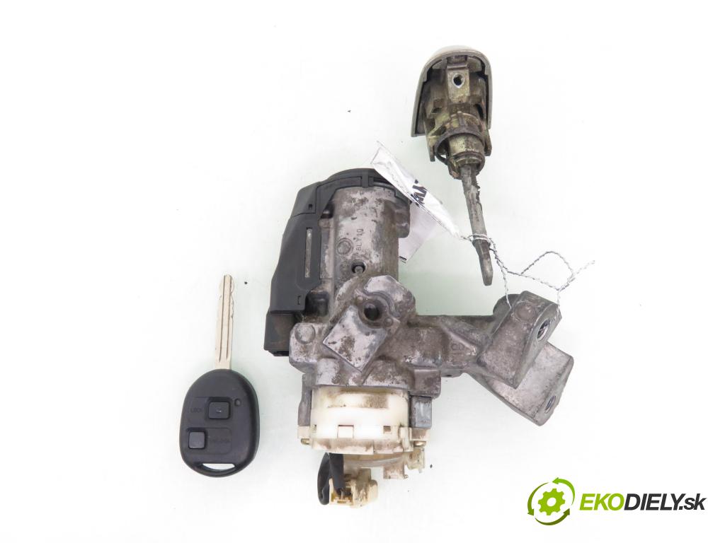 TOYOTA COROLLA Verso (_E12_) MINIVAN 2002 66,00 2.0 D-4D (CDE120_) - 1CD-FTV 1995,00 spinačka / zámky 8978313010 ; 2842102135