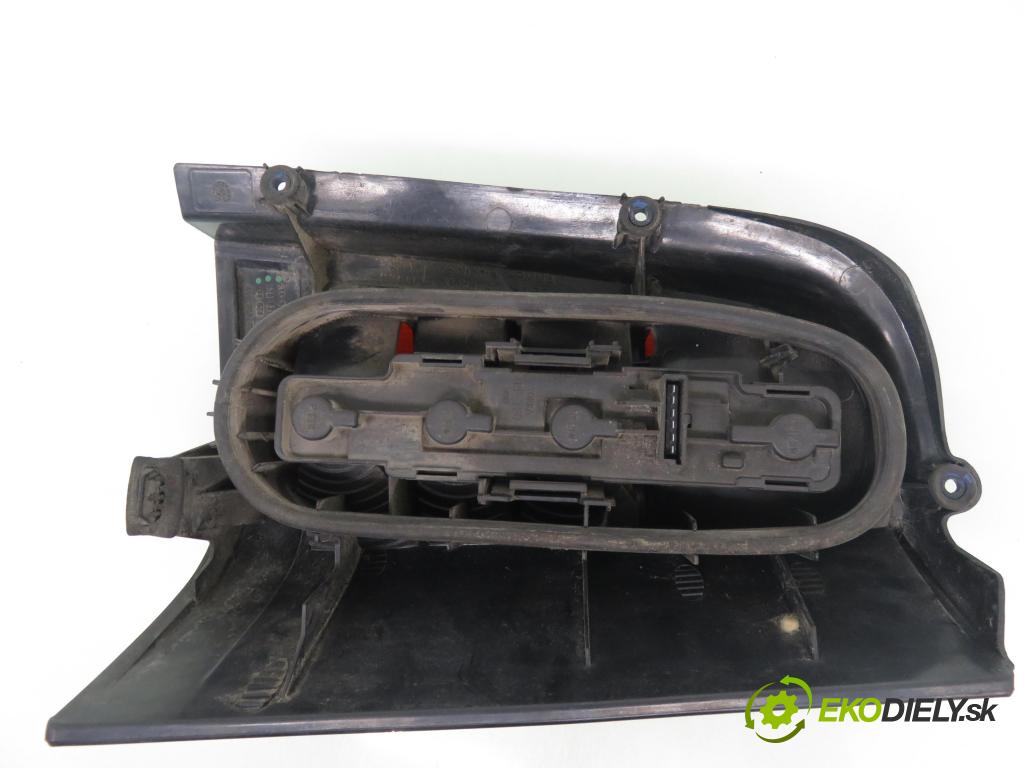 MERCEDES-BENZ VITO Skrzynia (638) VAN 2001 90,00 112 CDI 2.2 (638.094) - OM 611.980 2151,00 Svetlo ľavé zadné 6388201264 ; 6388201464 ; 6388201664