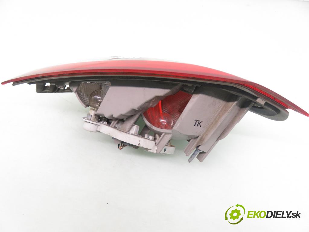 FORD MONDEO IV Turnier (BA7) KOMBI 2009 103,00 2.0 TDCi - QXBA 1997,00 Svetlo pravé zadné kufor 7S7113A602B