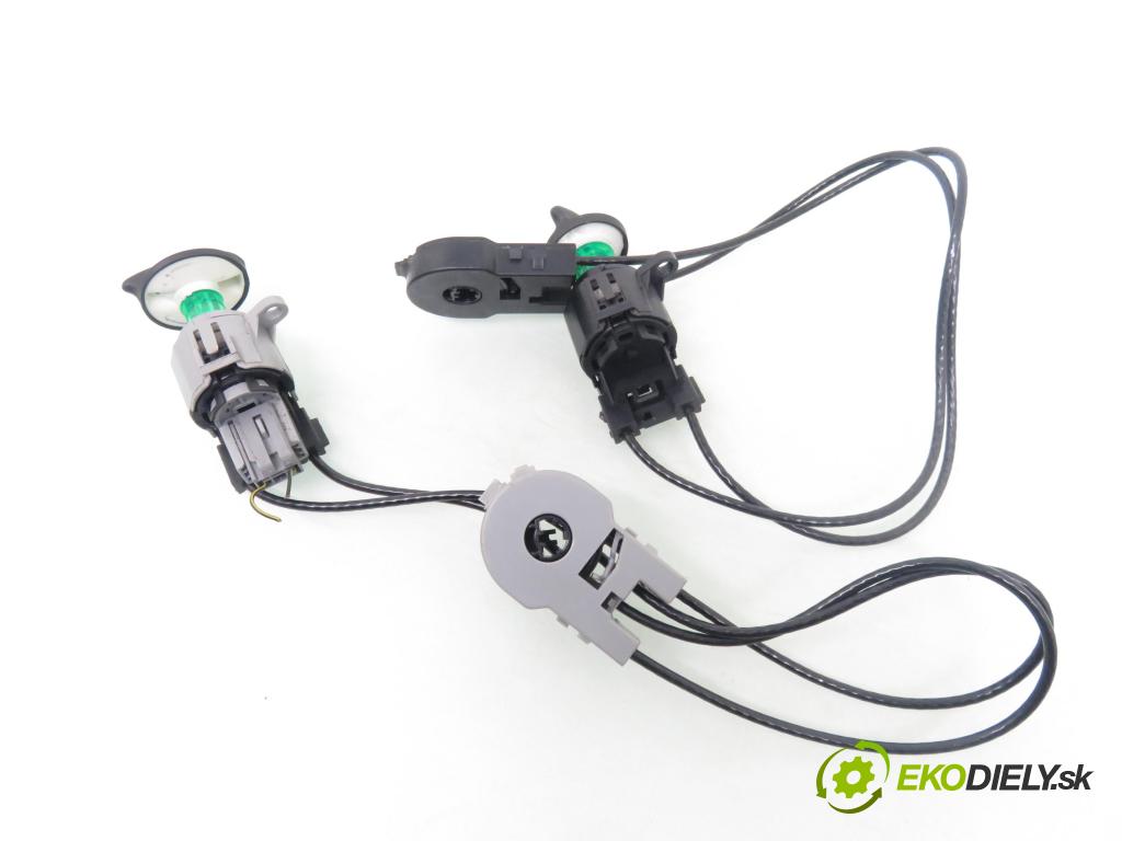 FORD FOCUS (DAW, DBW) HB 2002 85,00 1.8 TDCi - F9DA 1753,00 Lanko panel kúrenia 2M5111503AA ; 2M5111504AA