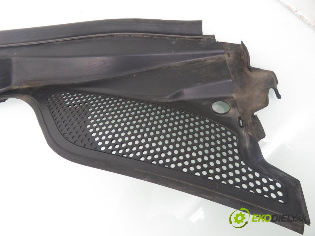 CITROEN C4 I (LC_) HB 2007 80,00 1.6 HDi 109 - 9HZ (DV6TED4) 1560,00 Torpédo, plast pod čelné okno 96583760XT (Torpédo (plast pod čelným sklom))