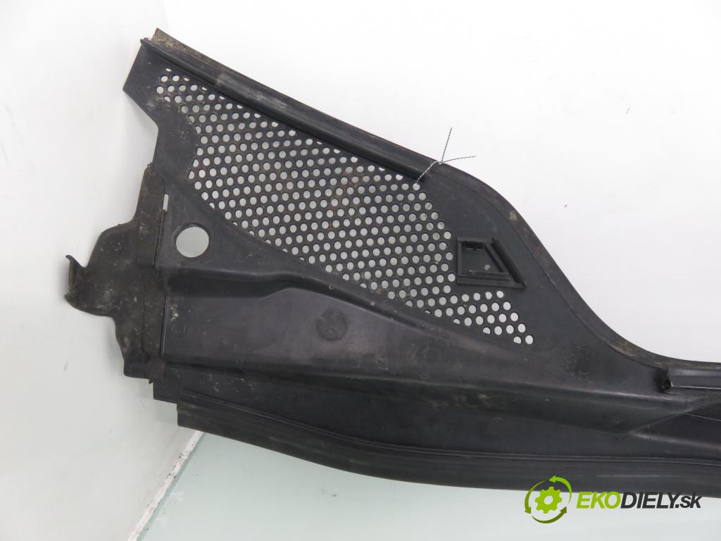 CITROEN C4 I (LC_) HB 2007 80,00 1.6 HDi 109 - 9HZ (DV6TED4) 1560,00 Torpédo, plast pod čelné okno 96583760XT (Torpédo (plast pod čelným sklom))