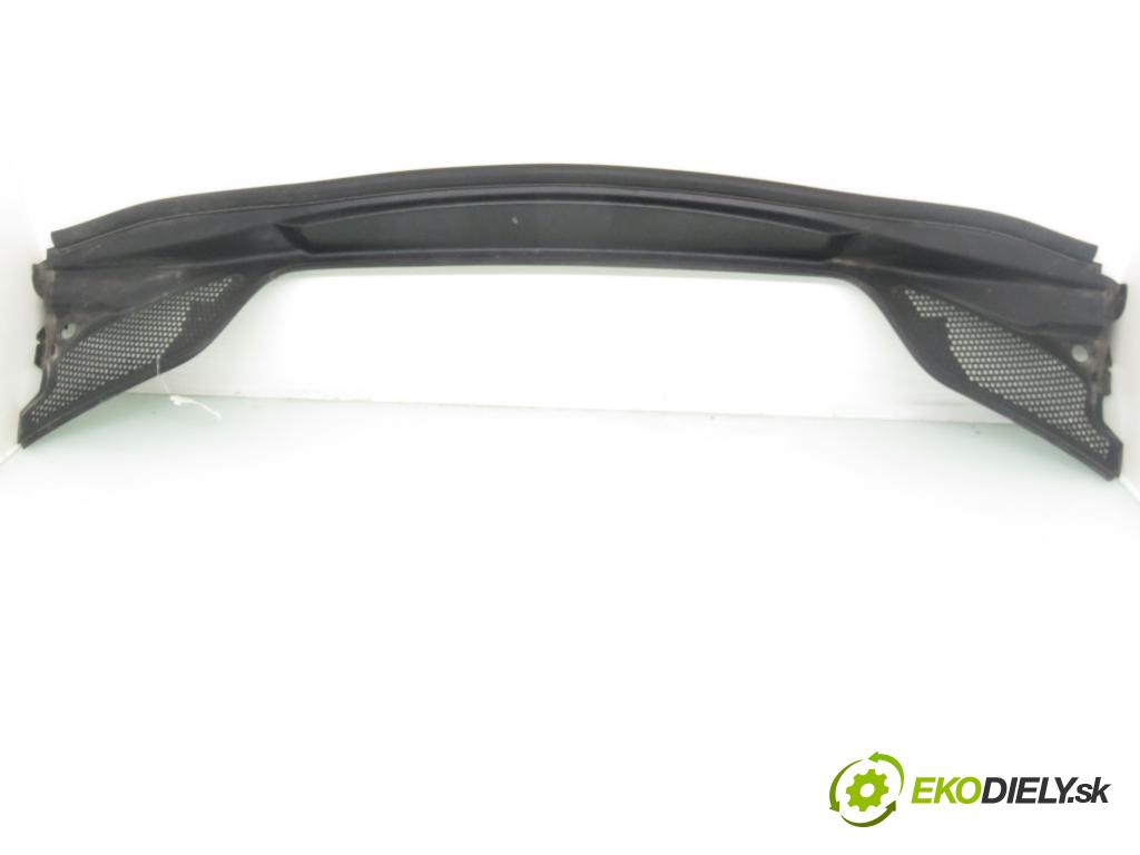 CITROEN C4 I (LC_) HB 2007 80,00 1.6 HDi 109 - 9HZ (DV6TED4) 1560,00 Torpédo, plast pod čelné okno 96583760XT (Torpédo (plast pod čelným sklom))
