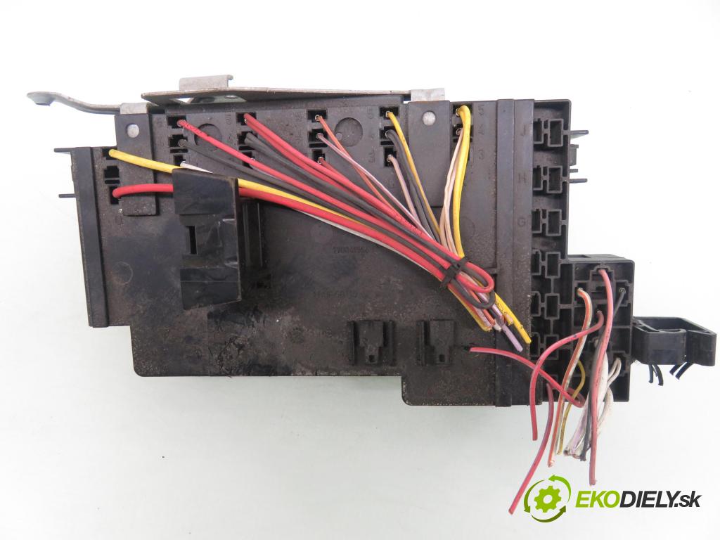 RENAULT CLIO II (BB_, CB_) HB 1999 43,00 1.2 8V 58 1149,00 MODUL BSI P8200031555