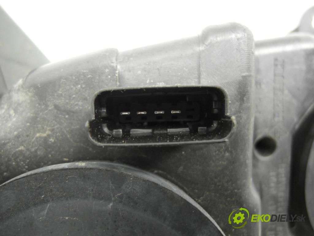 RENAULT SCENIC II (JM0/1_) MINIVAN 2005 88,00 1.9 DCI - F9Q 812 1870,00 Svetlo PP 15810400RE