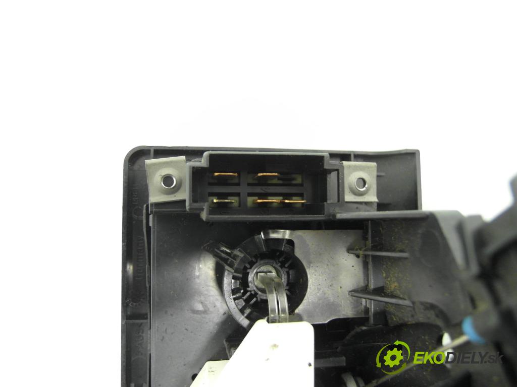 VW POLO CLASSIC (6V2) SEDAN 1998 55,00 75 1.6 - 1F 1595,00 Panel topení 1H0819045C ; 1H0820045C